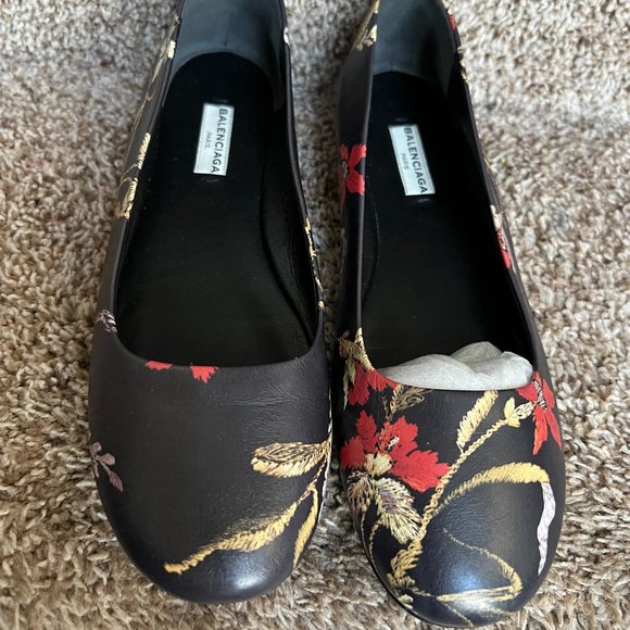 Balenciaga Women's Black Floral Leather Ballet Flats - Picture 3 of 12